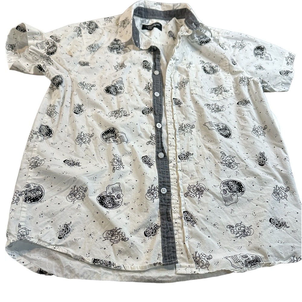 Men’s Eighty Eight short sleeve button down skulls & astronauts design medium